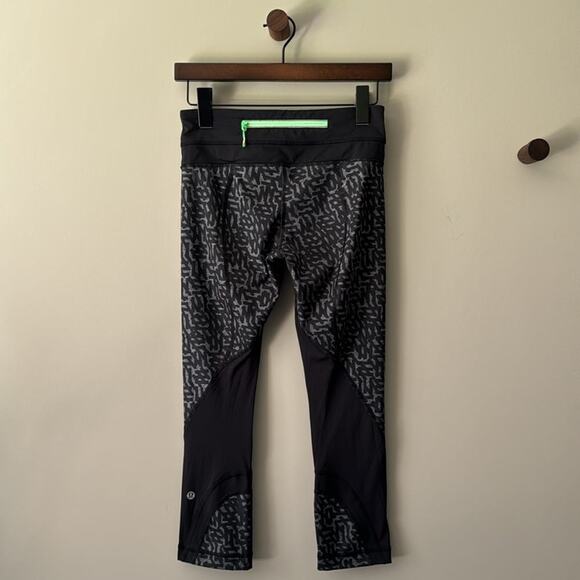 lululemon athletica Pants - LULULEMON RUN INSPIRE CROP LUXTREME HEATHERED NET POP BLACK LEGGINGS SIZE 4